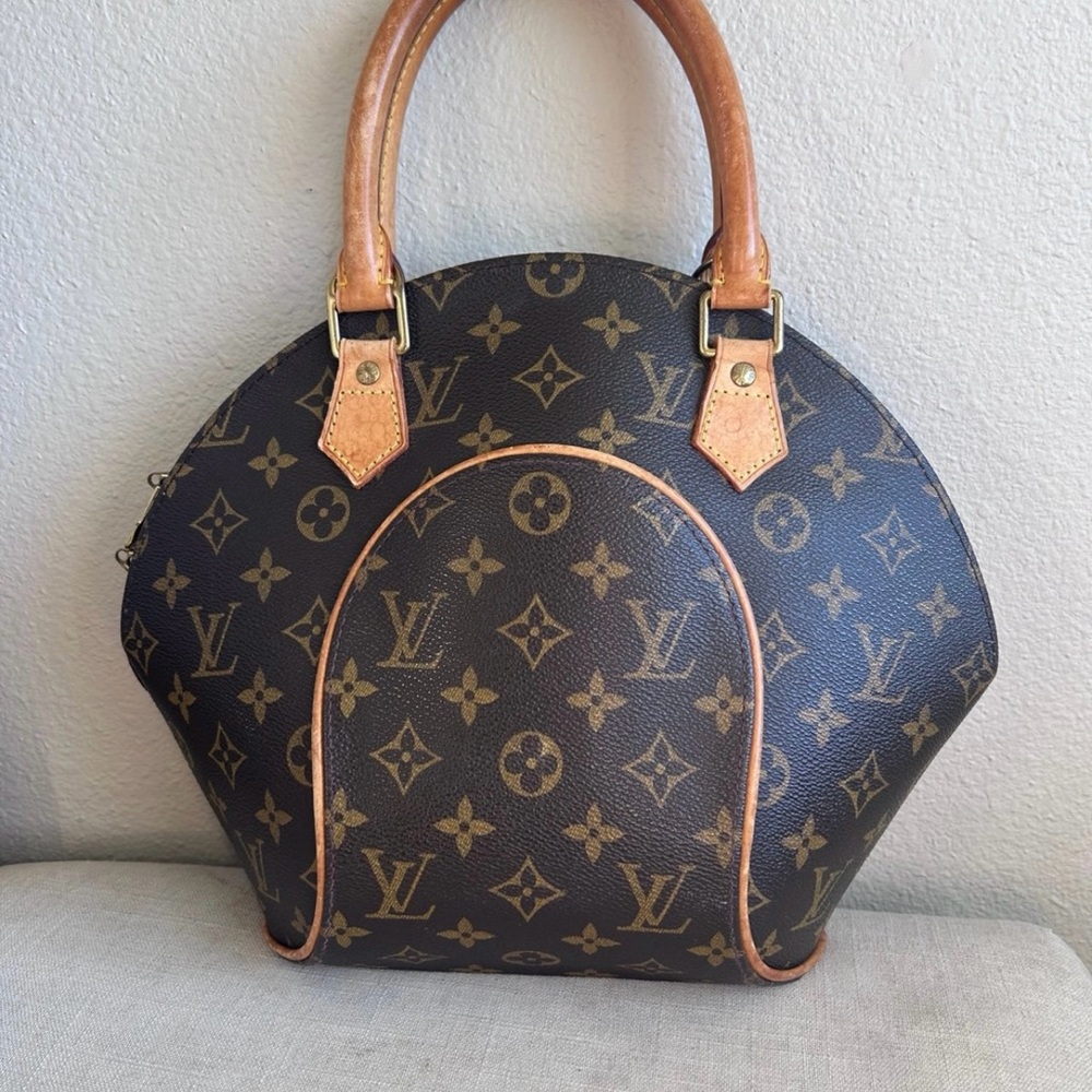 Louis Vuitton Handbag - Picture 10 of 12
